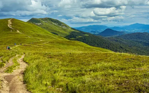Bieszczady: Jak wybrać idealny szlak? Od łatwych po Koronę!