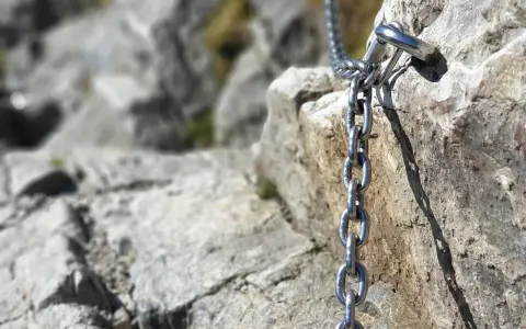 Giewont: Jak wejść bezpiecznie? Przewodnik po szlakach i łańcuchach