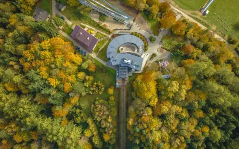 Ile się idzie na Górę Parkową? Przewodnik po szlakach i atrakcjach