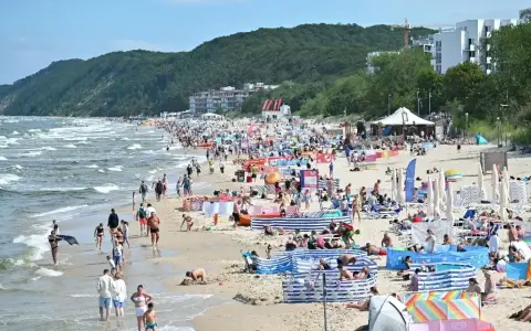 Polskie morze 2026: Ile za nocleg? Uniknij ukrytych kosztów!