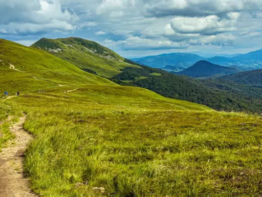 Bieszczady: Jak wybrać idealny szlak? Od łatwych po Koronę!