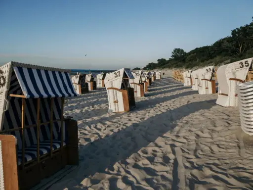 Ile kosztuje nocleg nad morzem? Sprawdź ceny i zaoszczędź!