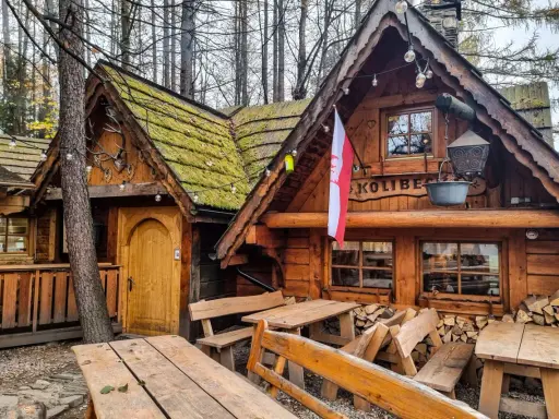 Chochołów: Gdzie zjeść? Odkryj najlepsze smaki Podhala!